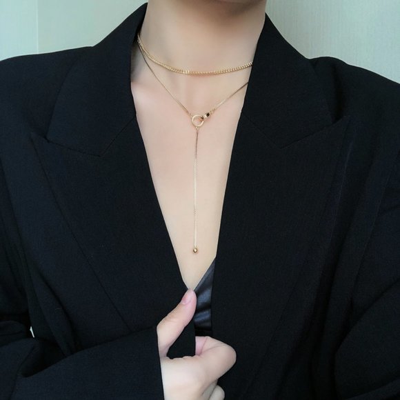 Minimalist Golden Y Necklace Knot Circle - Picture 4 of 12